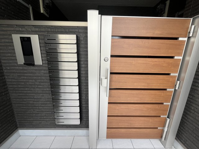 F＋style狭山・池尻中2号館のエントランス