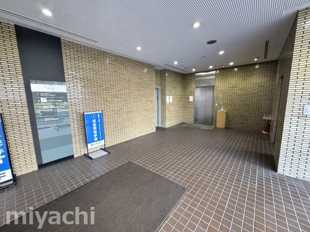 ゲートウェイWEST徳島ビルのエントランス