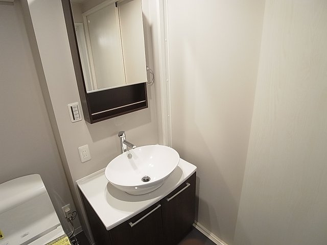 アクア東山の洗面所|デザイン性の高い独立洗面台