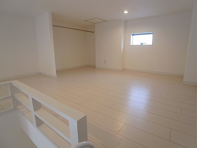 アクア東山の内装|広々とした奥行のロフト、窓も完備