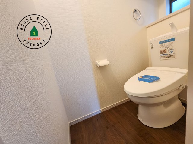 糟屋郡篠栗町和田3丁目第2-2棟（1号棟）のトイレ|温水洗浄便座を完備しております。2ヶ所にトイレがあるのは朝の慌ただしい時間も安心です。