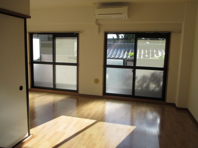 サンプレミール浦和の居間・リビング