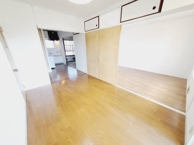 東仁川団地の居間・リビング