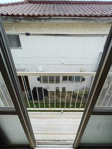 千葉市花見川区浪花町のアパートのバルコニー