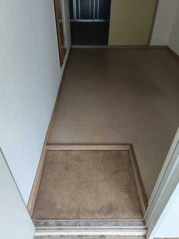 千葉市花見川区浪花町のアパートの玄関