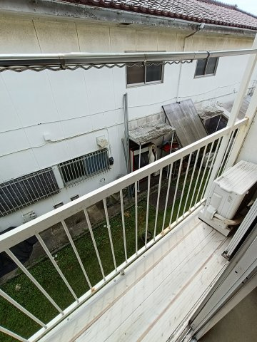 千葉市花見川区浪花町のアパートのバルコニー