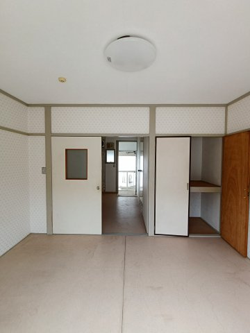 千葉市花見川区浪花町のアパートの居間・リビング