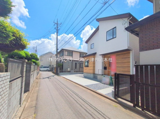 【前面道路含む現地写真】