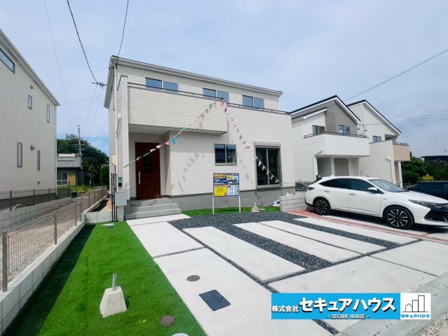 【今すぐご案内可能】知多郡東浦町大字緒川 全5棟 の駐車場|前面道路は閑静な住宅地をはしる車通りの少ない道路。お車の出し入れが苦手なママや小さなお子様にも安心ですね。しっかり舗装もされているので、ベビーカーや自転車で通っても快適に通行できます。