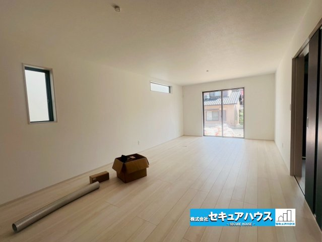 【今すぐご案内可能】知多郡東浦町大字緒川 全5棟 4号棟（月々70,000円台～）の居間・リビング|事前予約にて現地ご見学いただけます！お気軽にお問い合わせください♪
■株式会社　セキュアハウス■
住宅ローンに強く、知識、経験豊富なスタッフ在籍
お客様に寄り添い、ご成約後もサポート致します