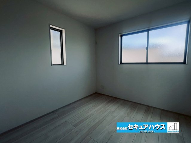 【今すぐご案内可能】知多郡東浦町大字緒川 全5棟 4号棟（月々70,000円台～）の洋室|事前予約にて現地ご見学いただけます！お気軽にお問い合わせください♪
■株式会社　セキュアハウス■
住宅ローンに強く、知識、経験豊富なスタッフ在籍
お客様に寄り添い、ご成約後もサポート致します