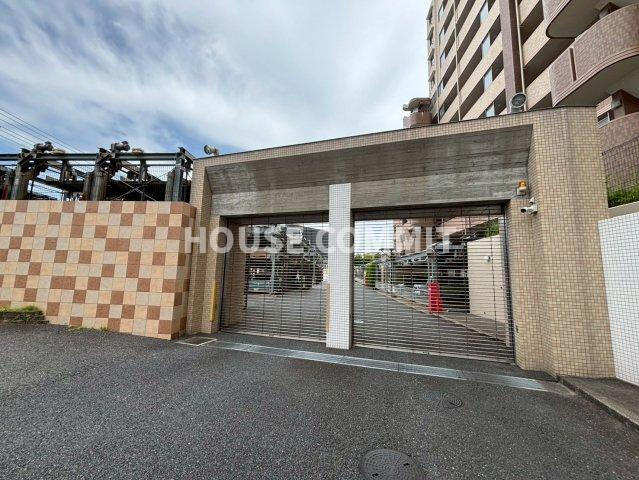 中古マンション　パインズマンション成田の駐車場