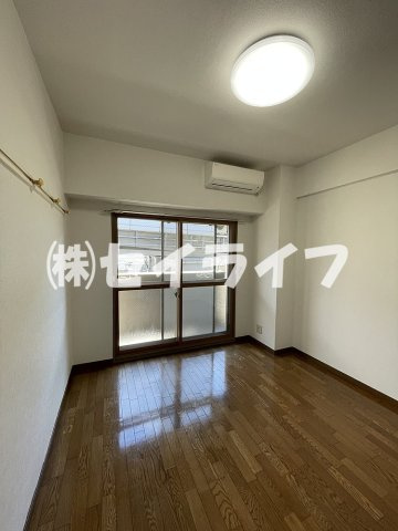 グランドオーク高井田の居間・リビング
