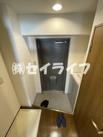 グランドオーク高井田の玄関
