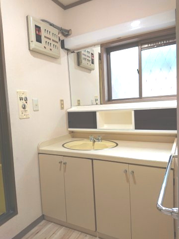 【独立洗面台】 | 西千葉戸建貸家 | 朝の身支度も2人並んでも大丈夫な広さです！