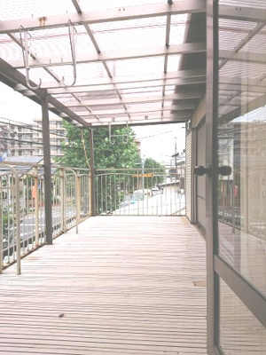 【バルコニー】 | 西千葉戸建貸家 | バルコニーも広々！　急な雨でも安心な屋根付きです！！