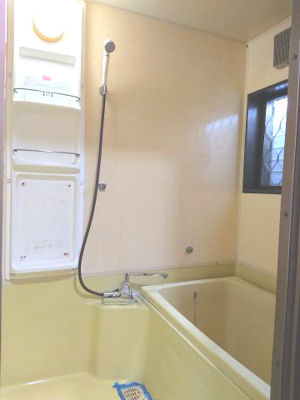 【浴室】 | 西千葉戸建貸家 | 追焚給湯付・洗い場も広いのでお子様と一緒に入れます。