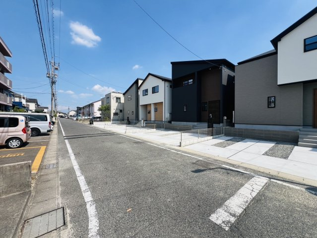 東海市中央町6丁目57『仲介手数料無料』新築戸建ての前面道路含む現地写真