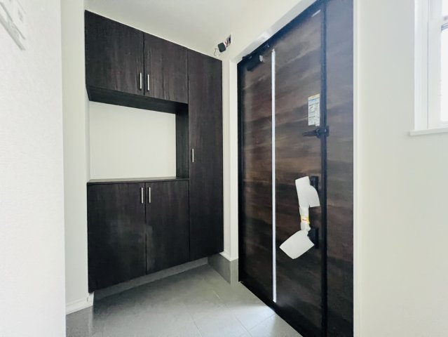 東海市中央町6丁目57『仲介手数料無料』新築戸建ての玄関