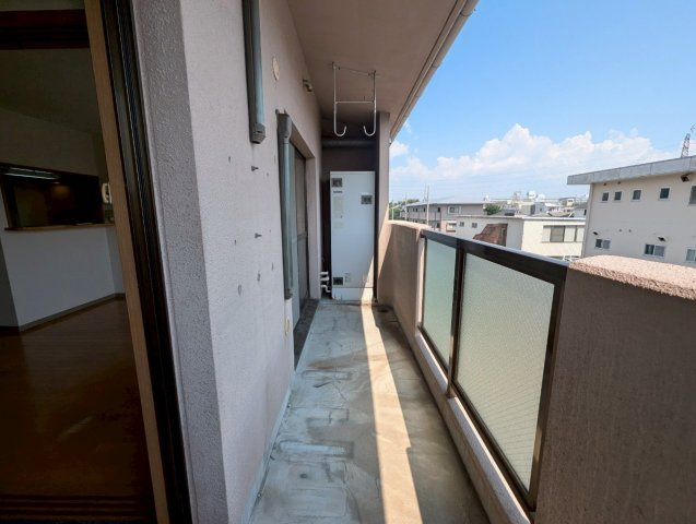 サンバレイ緑地A棟のバルコニー