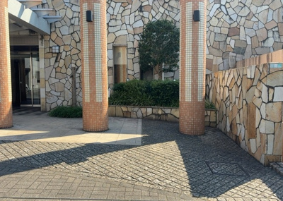 【庭】 | グリーンティエラ星が丘 | 物件によっては、入居者が個人的に使用できる専用庭がついているものもあります。また、住宅の中にある土間の部分を庭と呼ぶこともあります。庭の用途は住む人によって変わり、それによってデザインもさまざまです。