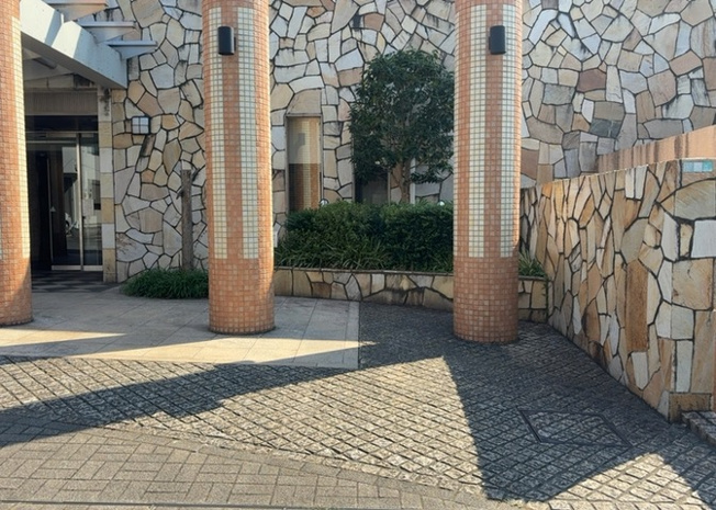 【庭】 | グリーンティエラ星が丘 | 物件によっては、入居者が個人的に使用できる専用庭がついているものもあります。また、住宅の中にある土間の部分を庭と呼ぶこともあります。庭の用途は住む人によって変わり、それによってデザインもさまざまです。