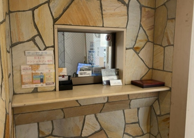 【受付】 | グリーンティエラ星が丘 | 受付はマンションコンシェルジュがいる場合もあれば、管理人が滞在する小部屋を総称して呼ぶことがあります。主にエントランスに設置されていることから、防犯面でも期待ができます。防犯設備がない場合はより安心！