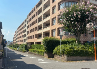 【外観】 | グリーンティエラ星が丘 | 隣家の土地はどうなっているのか、生活利便施設が近くにあるのか、学校まで近いかなど、お客様のライフスタイルにあわせたイメージが重要です。また、近くにあると困る施設が近くにないかも確認するといいでしょう。