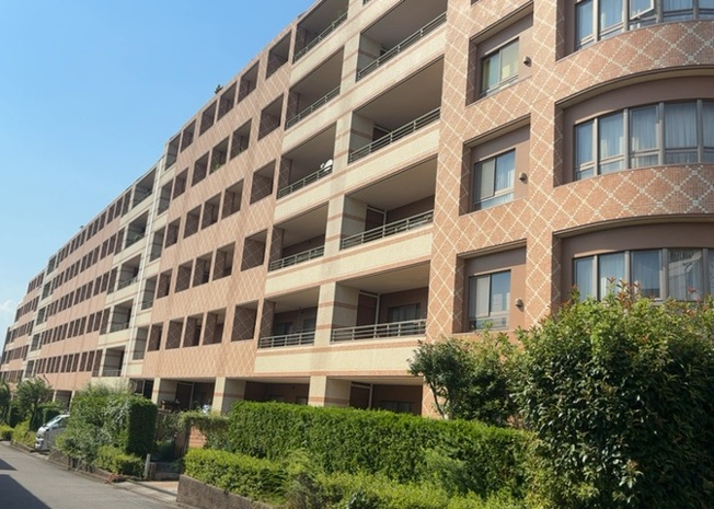 【構造・工法・仕様】 | グリーンティエラ星が丘 | ＲＣ造、Reinforced Concreteは直訳すると補強されたコンクリートです。主に柱や梁・床・壁が鉄筋とコンクリートで構成おり、鉄筋を組んだ型枠にコンクリートを流し込んで固めたものを指します。