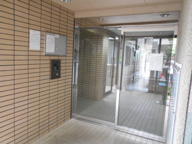 グランドハイツ武蔵野のエントランス