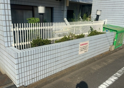 【庭】 | メゾン・ド・ラポール | 物件によっては、入居者が個人的に使用できる専用庭がついているものもあります。また、住宅の中にある土間の部分を庭と呼ぶこともあります。庭の用途は住む人によって変わり、それによってデザインもさまざまです。