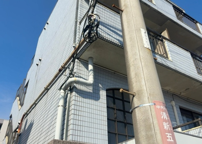 【防犯設備】 | メゾン・ド・ラポール | 室内の防犯設備もチェックしましょう！モニター付きインターホンが設置されているか、防犯シャッターが設備されているか、ベランダに人が上がってきにくい高さかなどチェックしておくと入居後も安心できるでしょう。