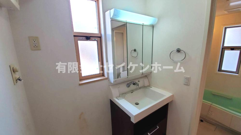 深谷市宿根　中古戸建　トヨタホ－ム様施工の独立洗面台