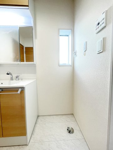 新築戸建・建売　桐生市広沢町1丁目　BLOOMING GRADEN　全1棟の独立洗面台