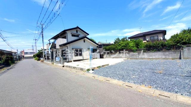 深谷市中瀬　中古戸建の前面道路含む現地写真