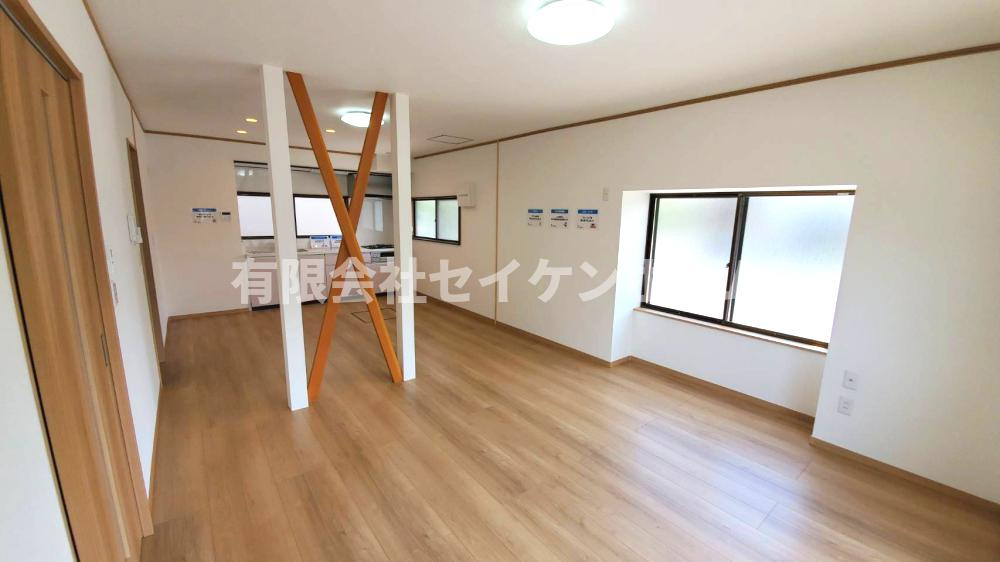 深谷市中瀬　中古戸建の居間・リビング