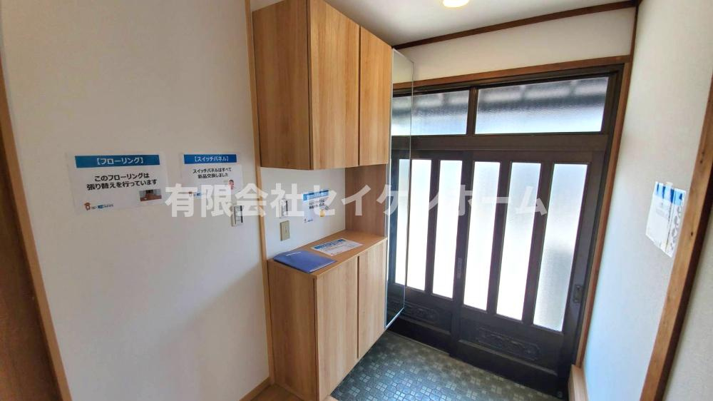 深谷市中瀬　中古戸建の玄関