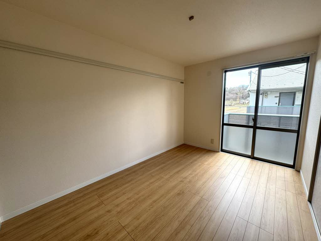 カーサ栄照の洋室