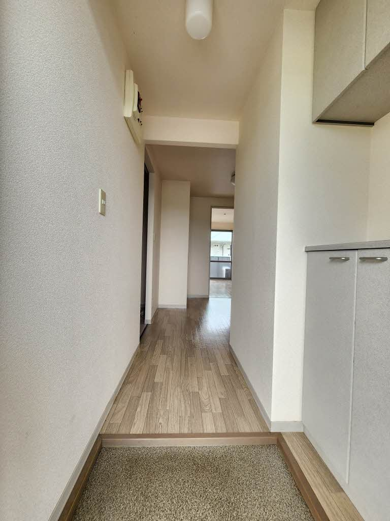 カーサ栄照の玄関