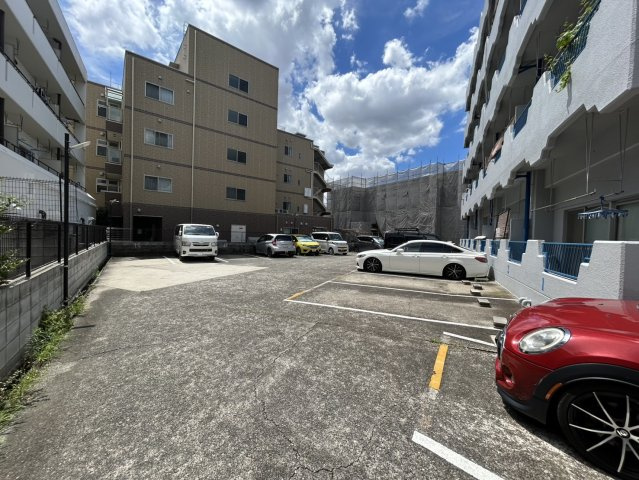 ハイツ栄光の駐車場