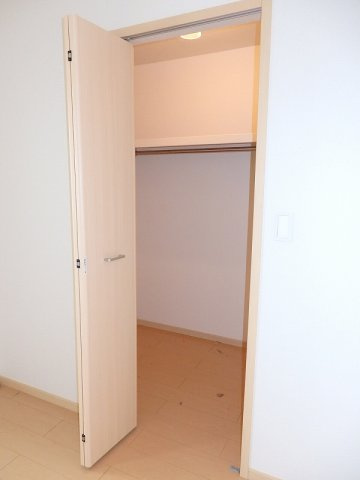 サニーウエル　ヴィラの収納|大きなスペースがあり、収納には困りません