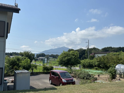 【展望】 | 桜川市磯部2DK中古平屋 | 庭から山が見えて景色を楽しめます