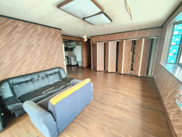 城東１丁目　住居付き店舗の居間・リビング|３階住居