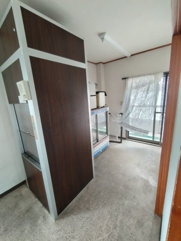 城東１丁目　住居付き店舗の内装|荷物用エレベーター