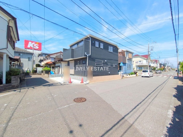 越谷市大字弥十郎 新築分譲住宅の前面道路含む現地写真
