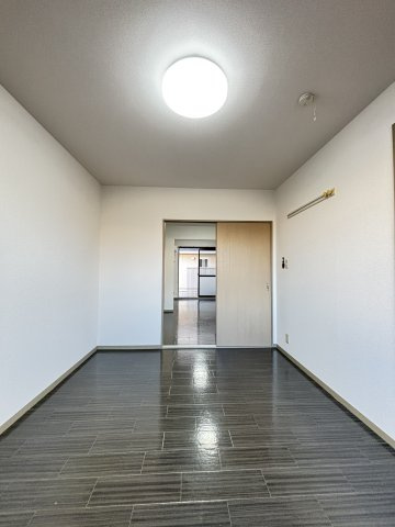 エスポワール米原B棟の洋室