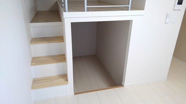 ミランダグリーン　ヒルズの内装|下は大容量収納のバンクベット