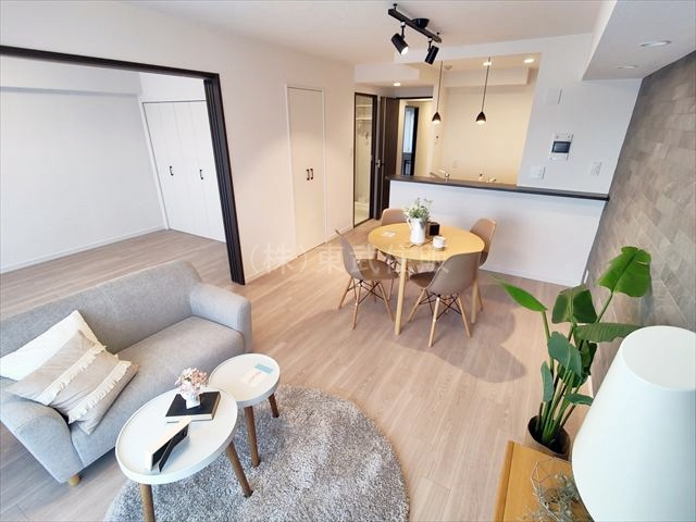 【居間・リビング】 | ライオンズマンション川越駅東 | ご家族が集まるリビングは13.4帖の広さです