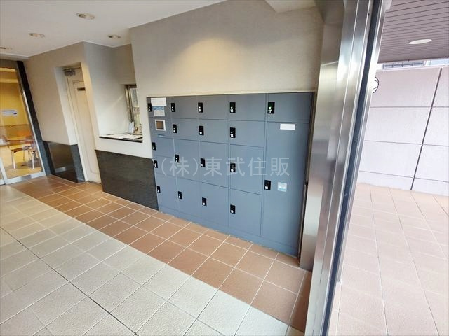 【設備】 | ライオンズマンション川越駅東 | 留守でも安心の宅配ボックス付きです