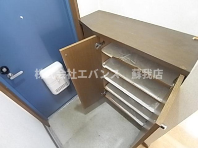 【玄関】 | クレスト蘇我 | 収納もある玄関です